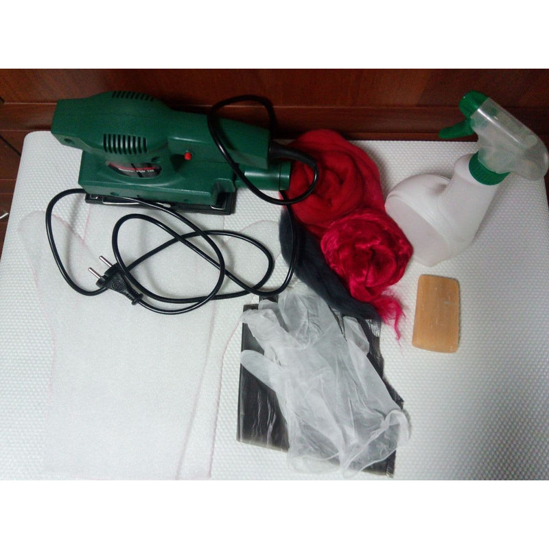 Mittens-pattern-dragon-gift-handmade-wool-DIY-tuturial-masterclass-wool-mitts-felting 8.jpg