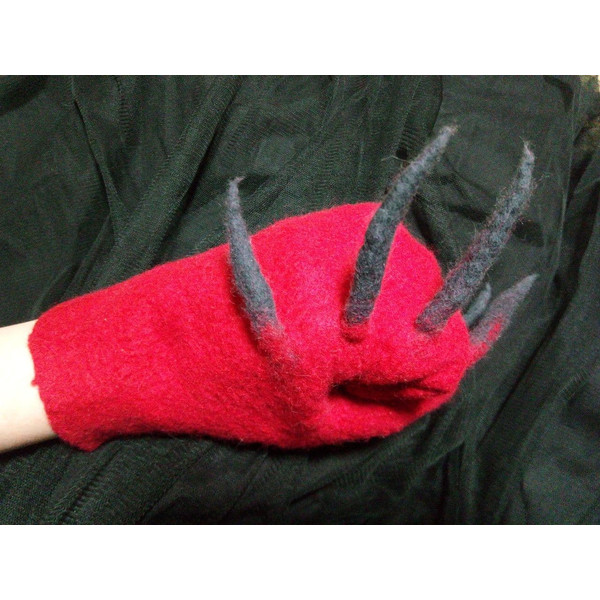 Mittens-dragon-gift-handmade-wool-DIY-tuturial-masterclass-wool-mitts-felting 2.jpg