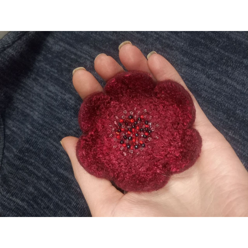 DIY-pattern-tutorial-masterclass-felting-flowers-wool-brooch-pin-gift 3.jpg
