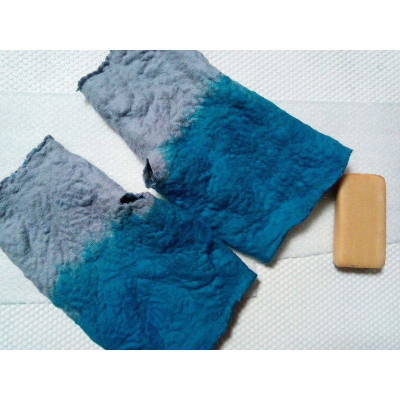 DIY-pattern-tutorial-masterclass-mittens-mitts-gift-felting-wetfelting-unique 8.jpg