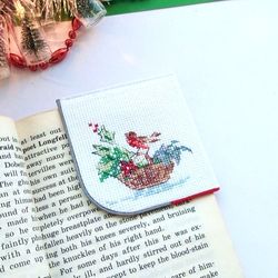 Robin bird embroidered bookmark personalized, corner bookmark with poinsettia and holly in a basket, Christmas gift
