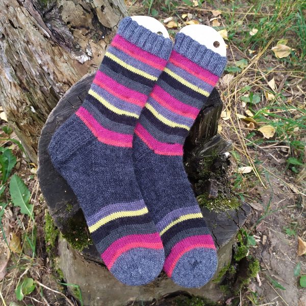 Warm-striped-unisex-handmade-socks-5.jpg