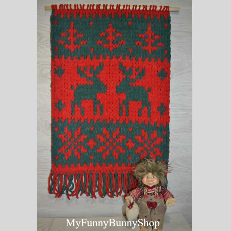 loop-yarn-christmas-wall-hanging-2.png