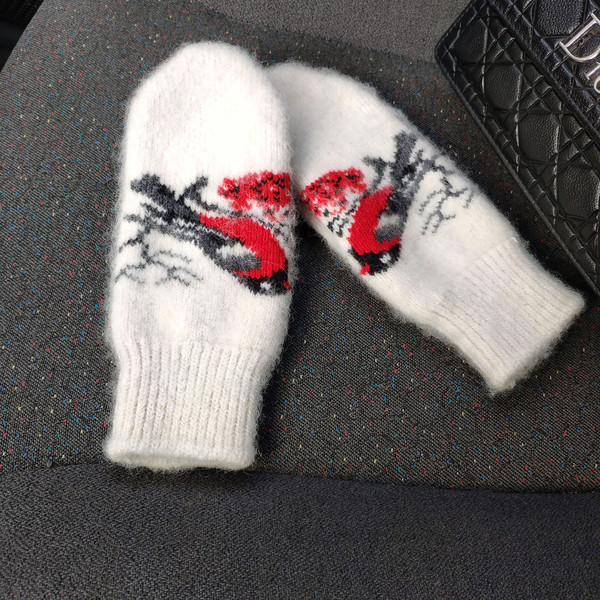 white knitted mittens (11).jpg