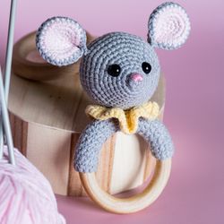 baby rattle mouse, crochet rattle mouse, first baby toy, wooden rattle animals, crochet and wooden ring