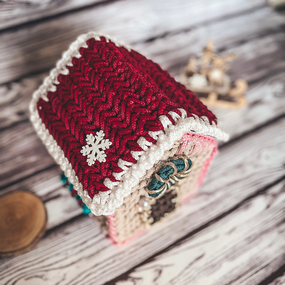 Crochet-pattern-gingerbrea-house-basket-2