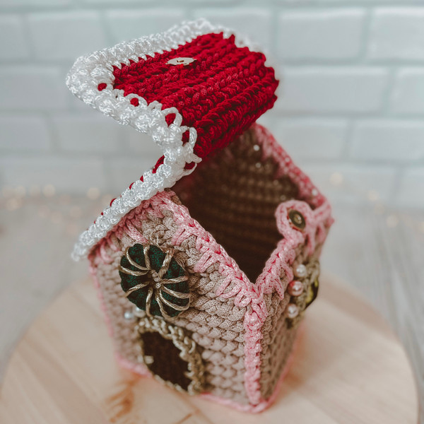 Crochet-pattern-gingerbrea-house-basket-3