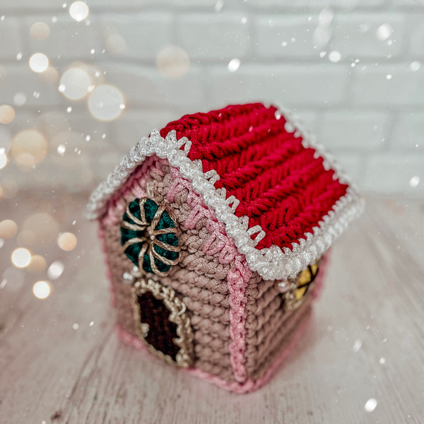 Crochet-pattern-gingerbrea-house-basket-5