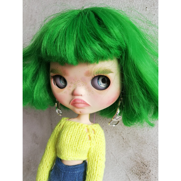 blythe-custom-doll-sculpting-alien-dark-green-hair-white-skintone-tbl-ooak-sculpt-face-4.jpg