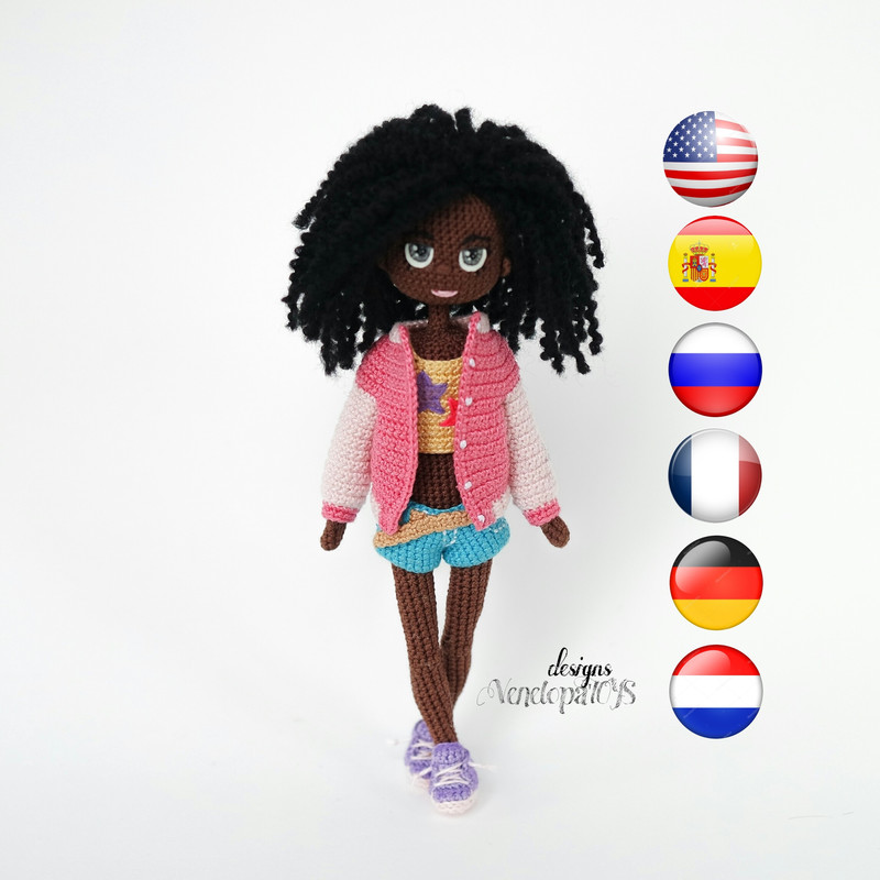 Naomi с флагами.jpg