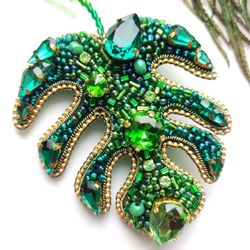 Beaded brooch, leaf pin, monstera brooch, green brooch, pin, bee brooch, bug brooch, insects, madam toto, gift for her