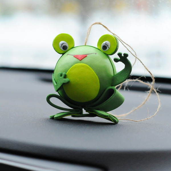 hanging-frog-for-car-mirror-decor.jpg
