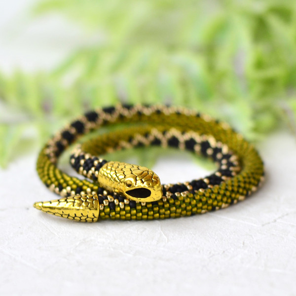 olivine-snake-necklace-5.jpg