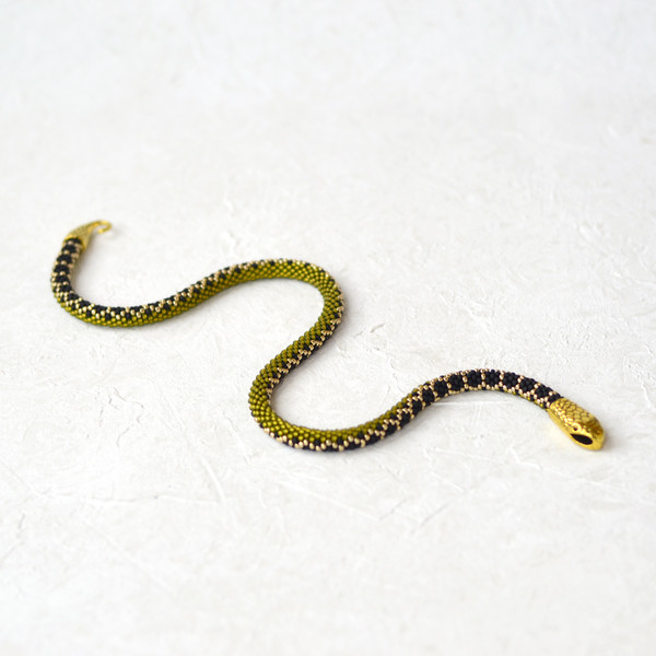 olivine-snake-necklace-9.jpg