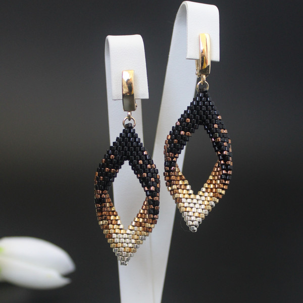 gold-dangle-earrings.JPG