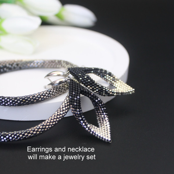 Choker-necklace-and-earring-set.JPG