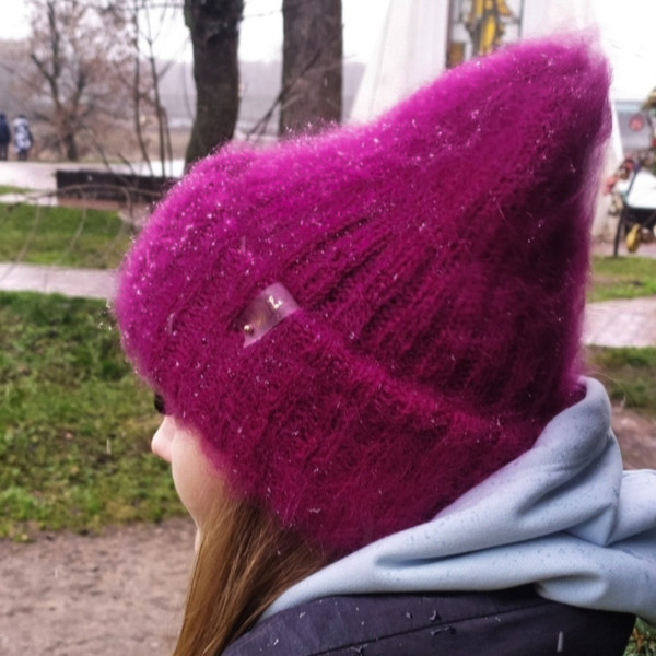 Fluffy-knitted-hat-and-mittens-5