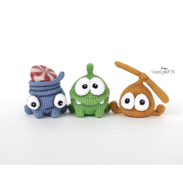 Crochet Om Nom, Roto and Toss from the cartoon Cut the Rope