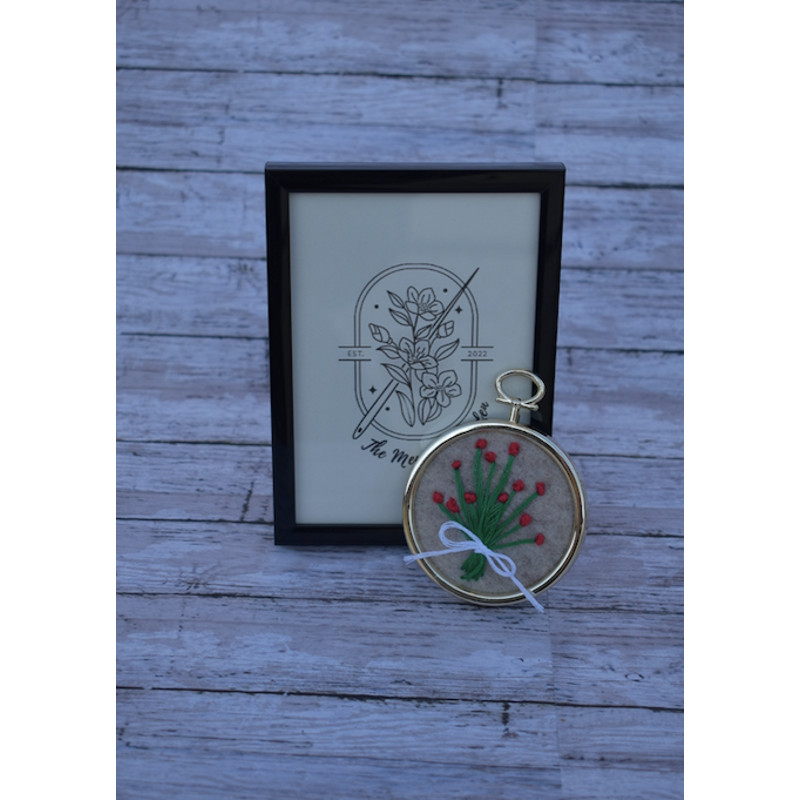 Circle Frame Red Bouquet.png