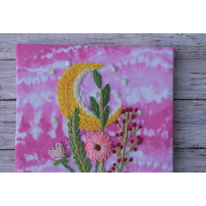 Moon Flower Close UP.png