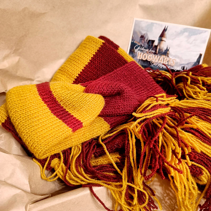 Griffindor Hand knit women Headband and Griffindor knit long scarf