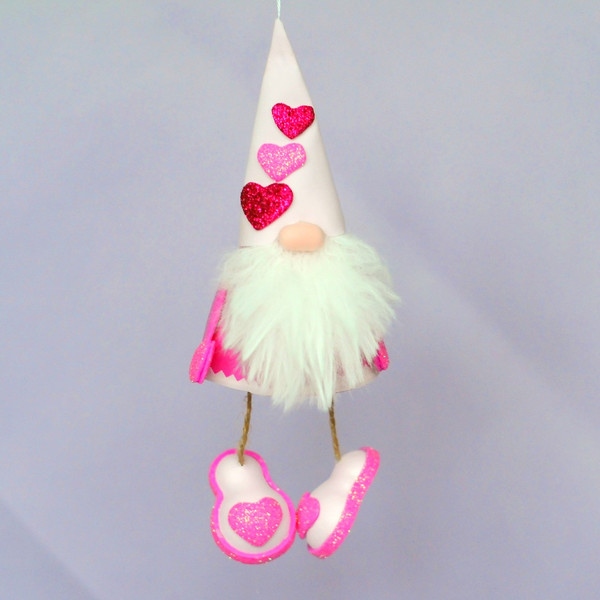 valentine-gnome-for-ca-decor.jpg