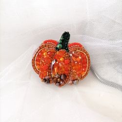 Orange pumpkin brooch, pumpkin pin, vegetable brooch, halloween gift, halloween gift for mother, autumn pumpkin
