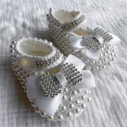 Lux booties embroidered with imitation pearl