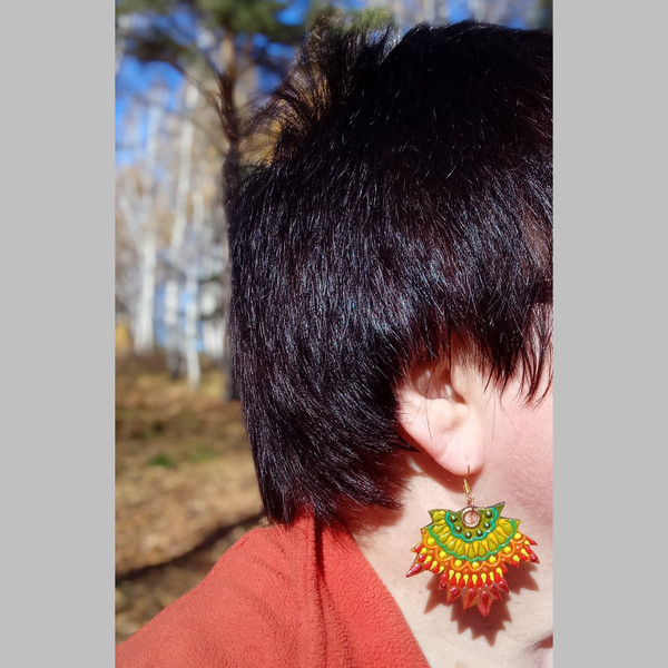 leather-leaf-earrings-on-model.jpg