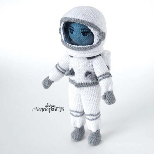 Astronaut doll crochet