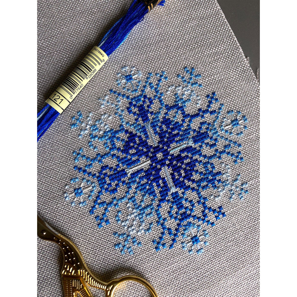 Variegated Lacy Snowflake, 121 DMCjpg.jpg