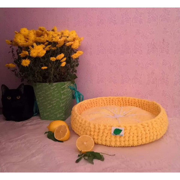 Cat bed crochet_Cat house_Лежанка крючком.jpg