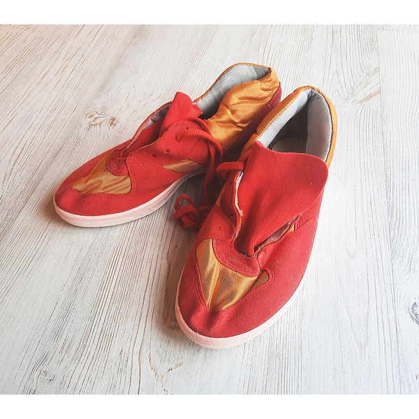 red_orange_sport_shoes4.jpg