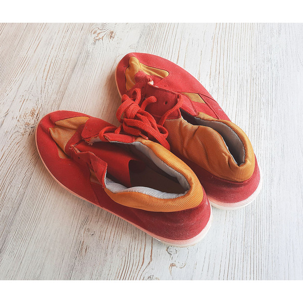 red_orange_sport_shoes9.jpg