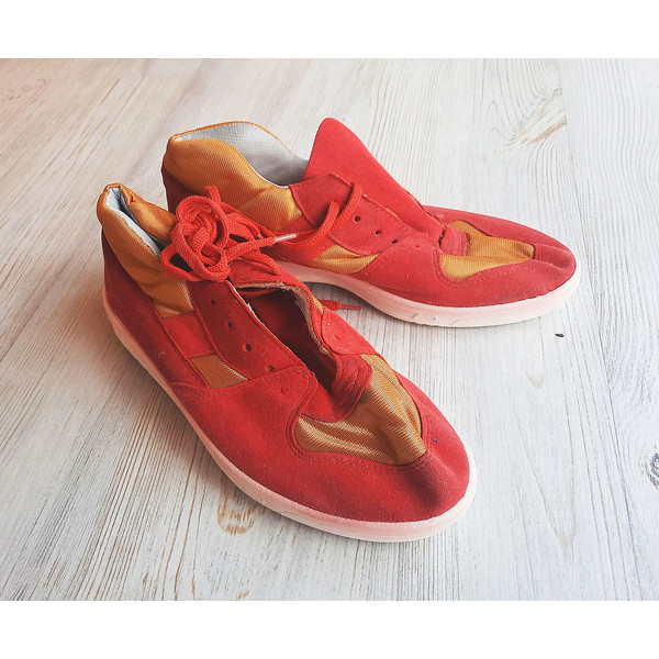 red_orange_sport_shoes5.jpg
