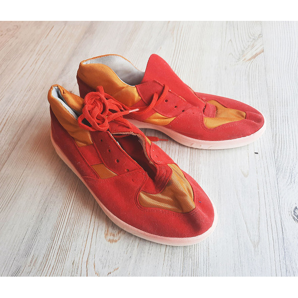 red gold sport shoes vintage sneakers