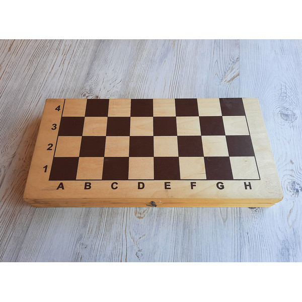 russian_board_chess_gambit1.jpg