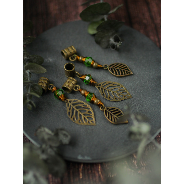 dread-beads-with-leaves.jpg