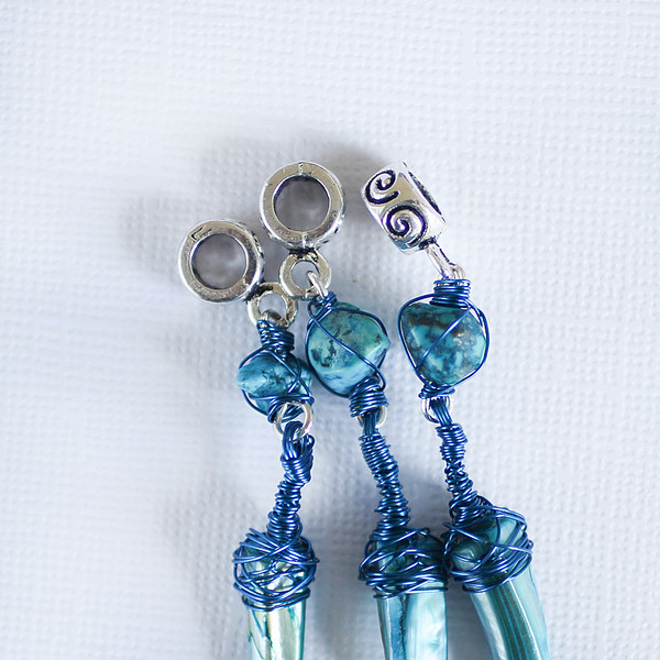 Blue-dreadlock-beads.jpg