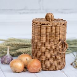 Storage basket for onions and garlic. Wicker basket with handmade lid.