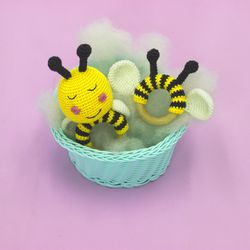 Baby rattle honey bee, bee teething toy, bumble bee sensory toy, bumble bee baby toy, eco baby toy, spring bee decor