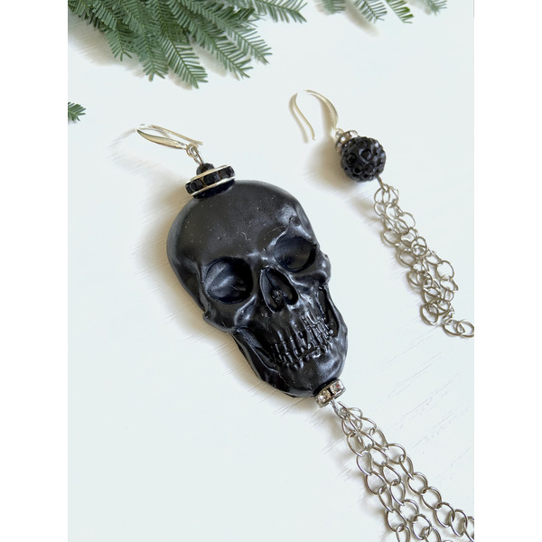 Asymmetrical_Hanging_Black_Skull_Earrings  (5).jpeg