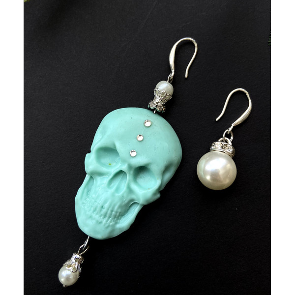 Blue_Skull_Earrings (2).jpeg