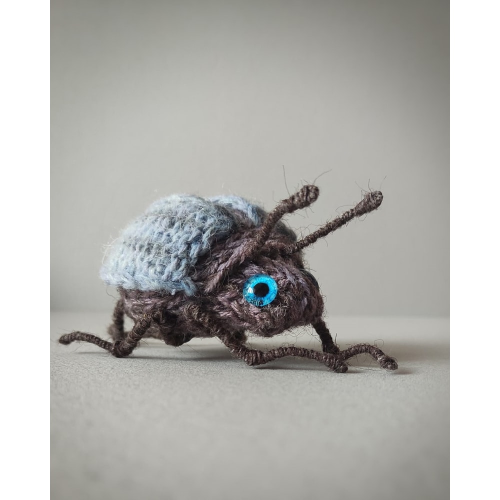 knitted beatle brooch realistic knitting pattern 3.jpeg