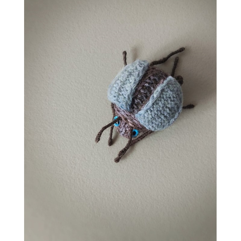 knitted beatle brooch realistic knitting pattern 2.jpeg