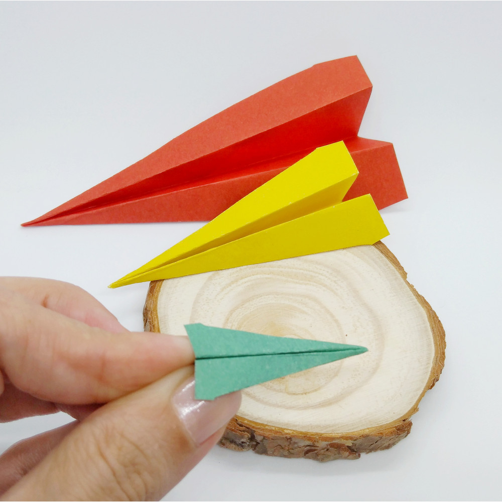 diy-crafts-origami-plane.jpeg