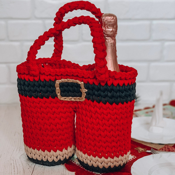 Crochet-pattern-Santas-pants-2