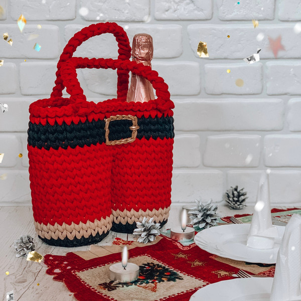 Crochet-pattern-Santas-pants-3