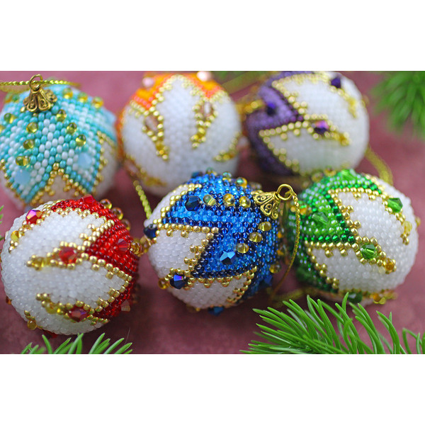 multicolor-christmas-balls.JPG