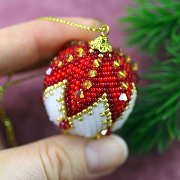 red-christmas-balls.JPG